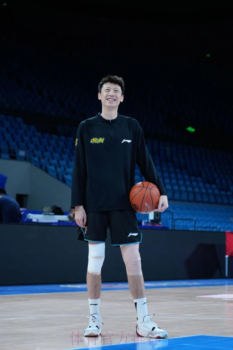 赵岩昊全场出战20分钟,8中2得到8分1板1助攻1抢断1盖帽 赵岩昊全场出战20分钟,8中2得到8分1板1助攻1抢断1盖帽